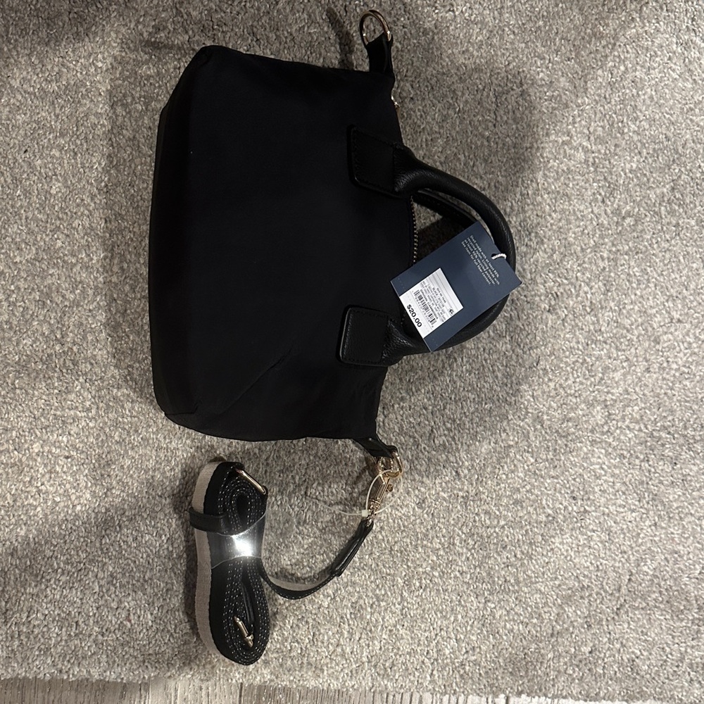 Universal Thread Black Crossbody Bag